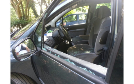 Vols sur le parking au terrain extérieur